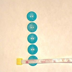 5 vintage buttons 3/4”